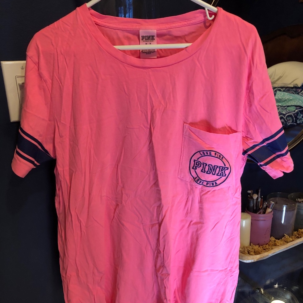 VS pink campus tee